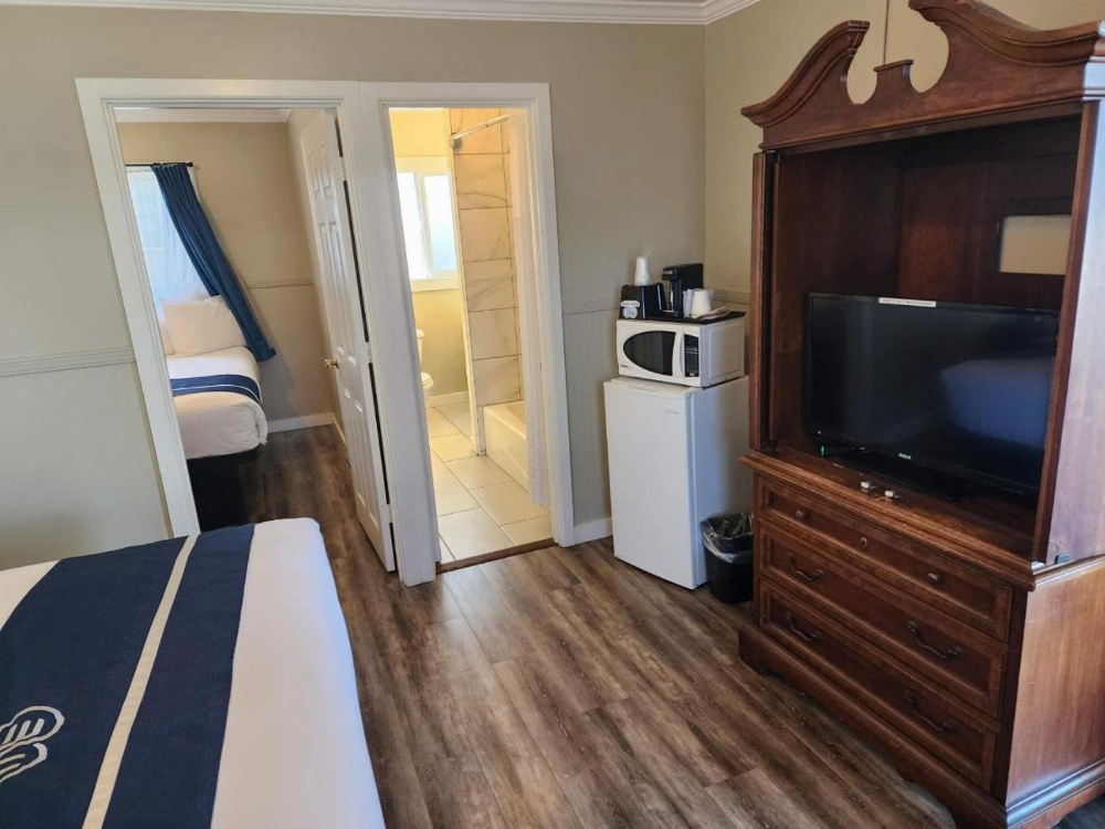 Omeo Suites Glass Beach