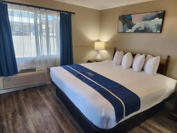 Omeo Suites Glass Beach 10